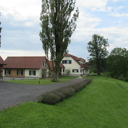 Panzió Winzerhaus Im Paradies Spielfeld