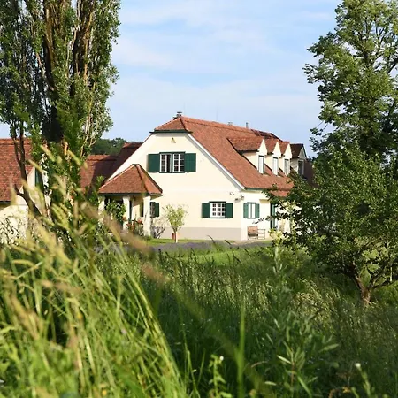 Panzió Winzerhaus Im Paradies Spielfeld
